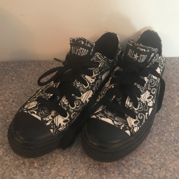 skull print converse